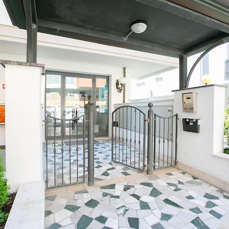 Residence Villa Dei Pini Римини Экстерьер фото