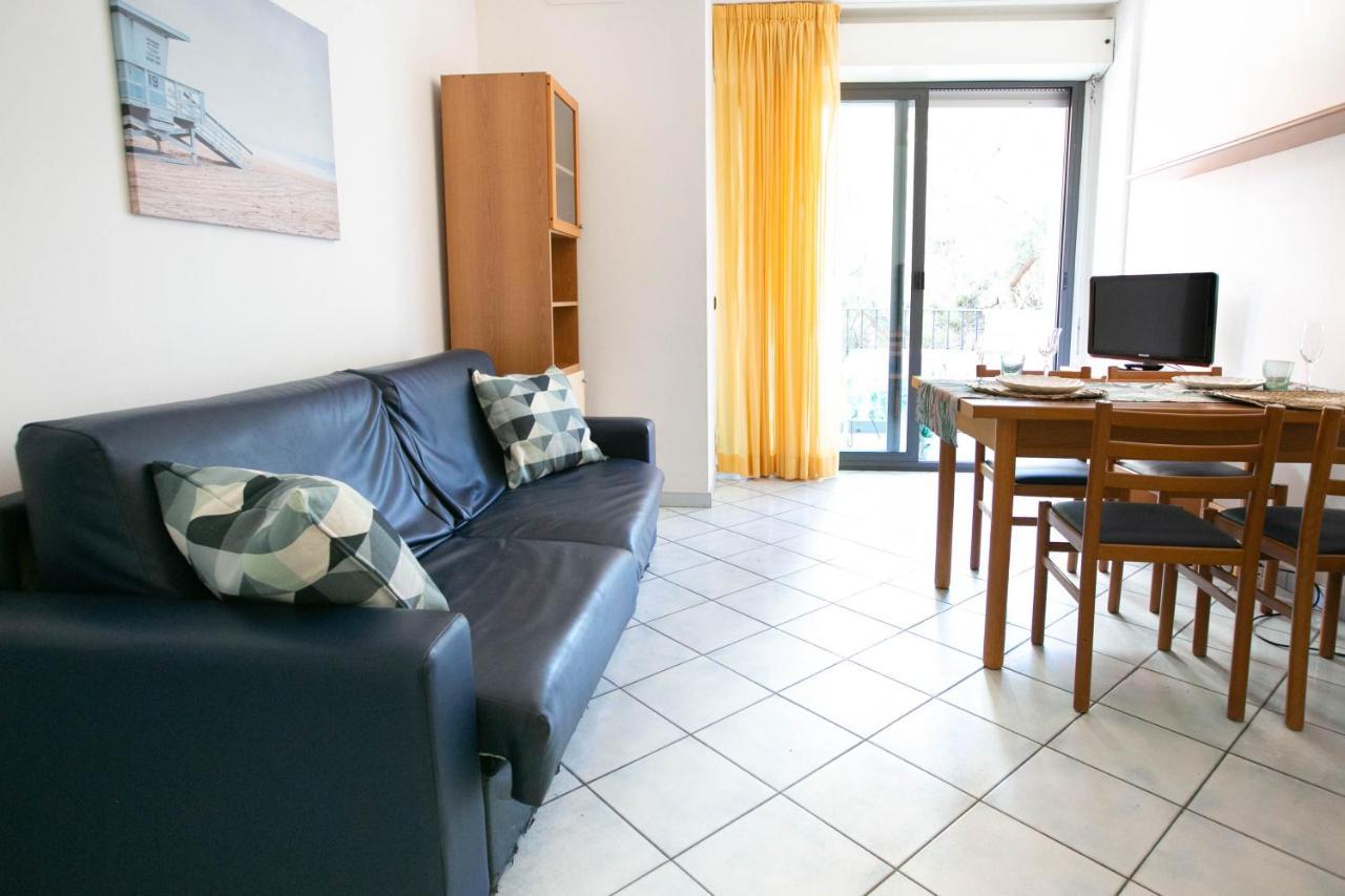 Residence Villa Dei Pini Римини Экстерьер фото