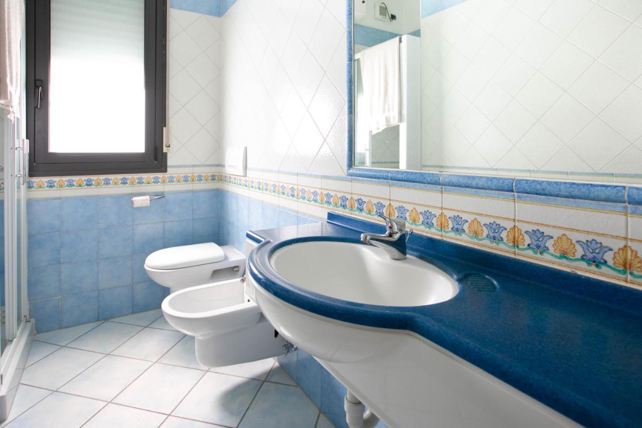 Residence Villa Dei Pini Римини Экстерьер фото