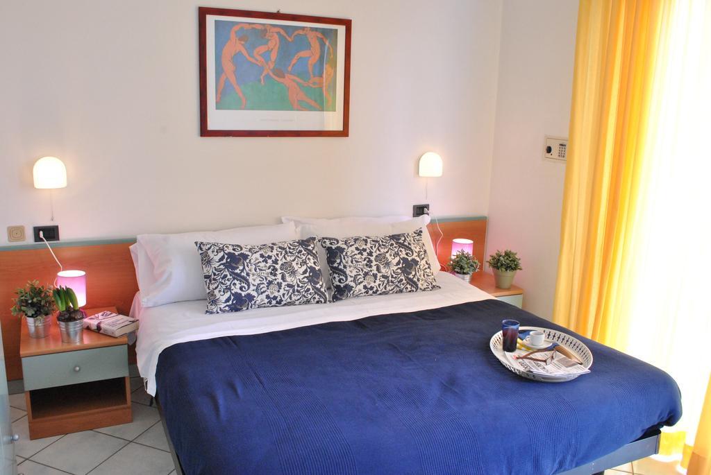 Residence Villa Dei Pini Римини Экстерьер фото