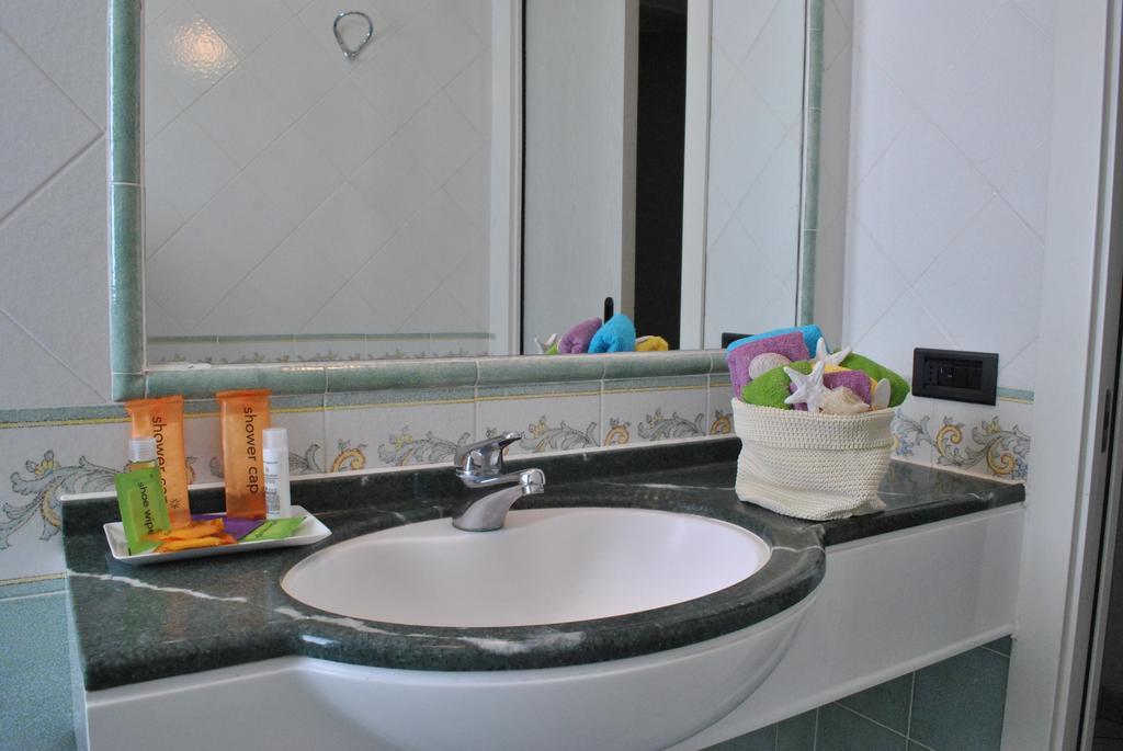Residence Villa Dei Pini Римини Экстерьер фото