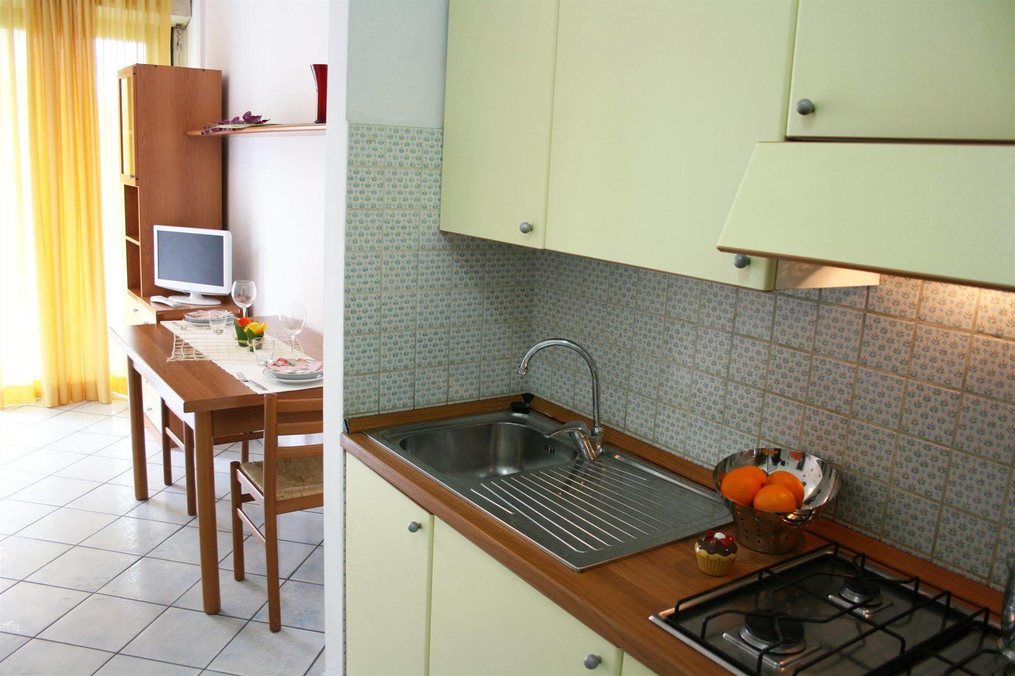 Residence Villa Dei Pini Римини Экстерьер фото